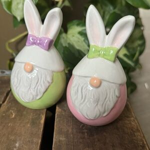 🌷SPRING SALE! NIP Bunny Gnome Salt & Pepper Shakers w/ Pink Buffalo Plaid Runner